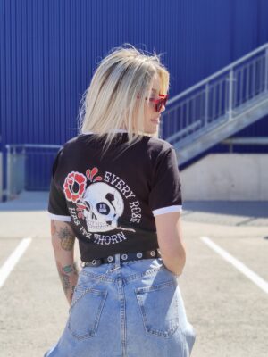 Camiseta unisex "Every rose....has its thorn"