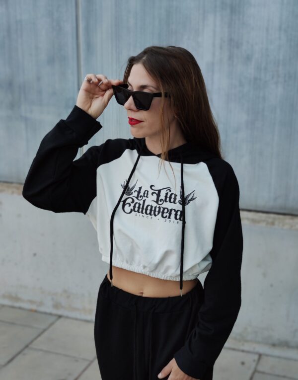 Sudaderda crop negra "Old school"